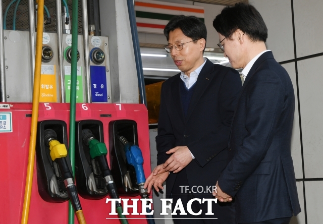 김정관 산업통상부 장관은 16일 충북 청주시 창현주유소를 방문해 