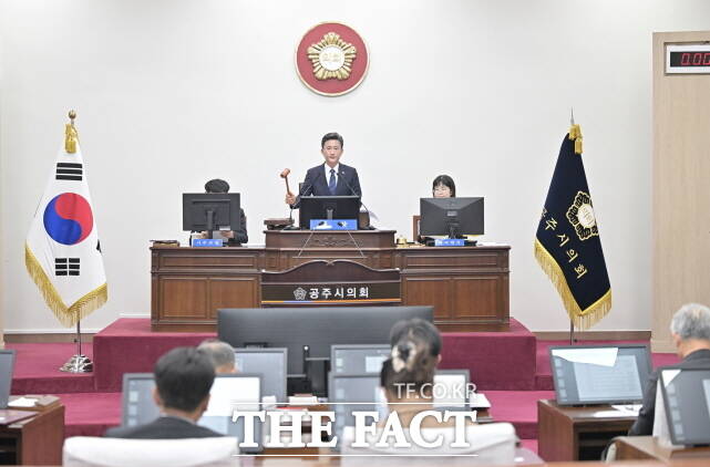 공주시의회가 16일 본회의장에서 제265회 임시회를 열고 있다. /공주시의회