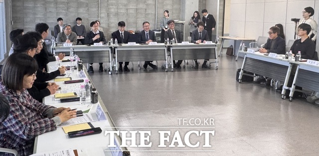 경북도와 구미·포항 관계자, 로봇기업 대표, 연구기관 전문가 등이 참석해 로봇산업 발전 전략과 협력 방안을 공유했다. /구미시