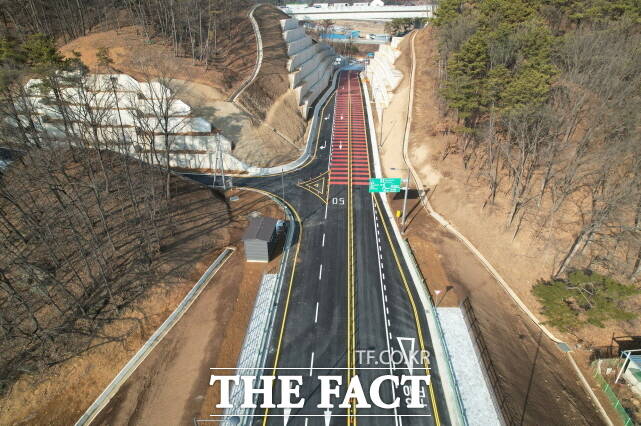 세종시 전동면 벤처밸리 산업단지와 국도 1호선을 연결하는 진입도로 전경. /세종시