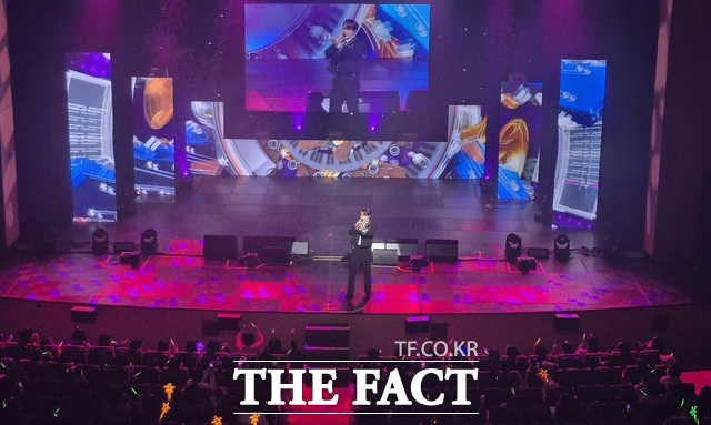 성주군문화예술회관에서 열리고 있는 공연 장면. /성주군