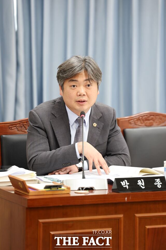 박원종 전남도의히 의원이 전남도교육청 업무보고에서 발언을 하고 있다. /전남도의회