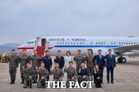  李 대통령 부부, 신형 2호기 첫 탑승…순항속도·최대항속거리 향상