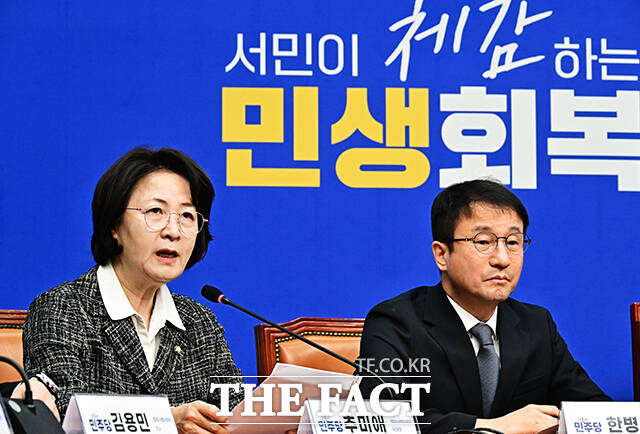 발언하는 추미애 법사위원장.