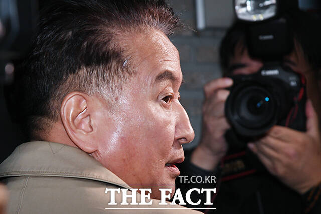 김영환 충북도지사가 17일 오전 서울 여의도 국민의힘 중앙당사에서 6·3 지방선거 컷오프(공천 배제) 관련 입장을 밝히고 있다. /박상민 기자