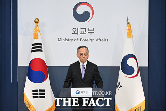 박일 외교부 대변인이 17일 오후 서울 종로구 외교부 청사에서 현안과 관련한 정례브리핑을 하고 있다. /김성렬 기자