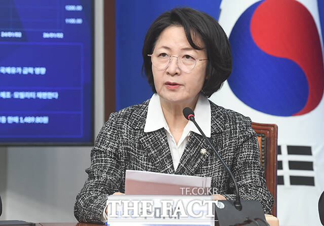 발언하는 추미애 법제사법위원장.