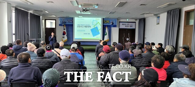 함평군이 일자리사업 참여자 안전보건교육을 실시하고 있다./함평군