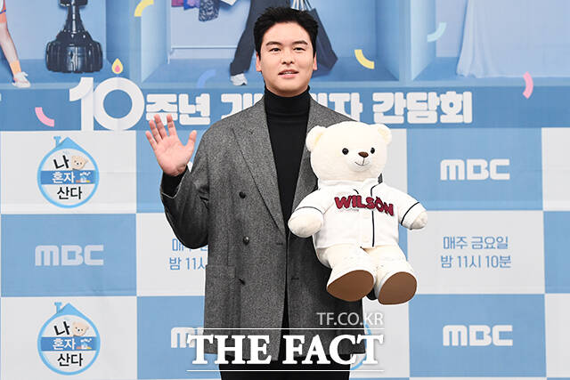 배우 이장우가 자신이 운영 중인 가게와 관련된 식자재 미수금 의혹에 입을 열었다. 그의 소속사는 