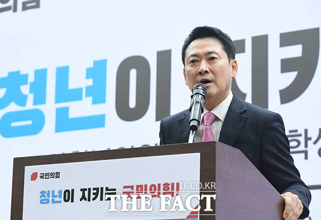 장동혁 국민의힘 대표가 17일 오후 서울 여의도 국회 의원회관에서 열린 중앙청년위원회·중앙대학생위원회·전국청년지방의원협의회 합동발대식 '청년이 지키는 국민의힘'에 참석해 인사말을 하고 있다. /국회=박상민 기자