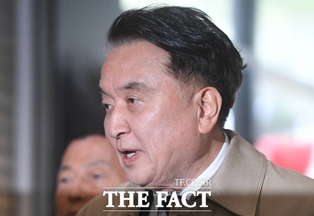김영환 충북도지사가 17일 오전 서울 여의도 국민의힘 중앙당사에서 6·3 지방선거 컷오프(공천 배제) 관련 입장을 밝히고 있다. /박상민 기자