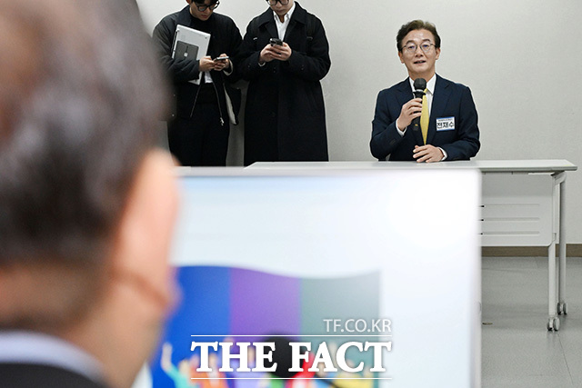 광역단체장 후보 면접에 참석해 발언하는 전재수 의원.