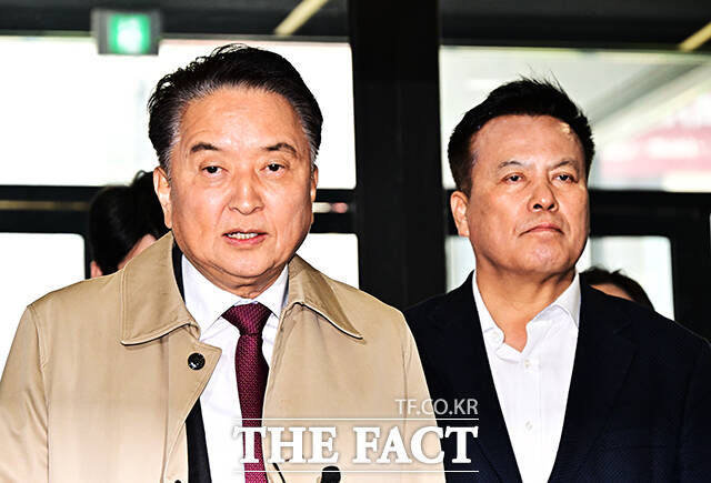 김영환 충북도지사가 17일 오전 서울 여의도 국민의힘 중앙당사에서 컷오프(공천 배제) 관련 입장을 밝히고 있다. /배정한 기자