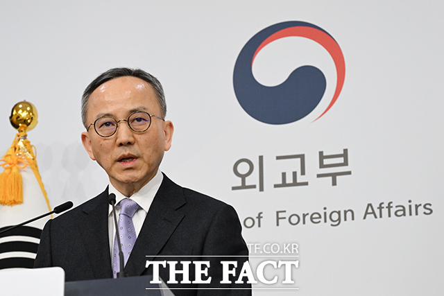 박일 외교부 대변인이 17일 오후 서울 종로구 외교부 청사에서 현안과 관련한 정례브리핑을 하고 있다. /김성렬 기자