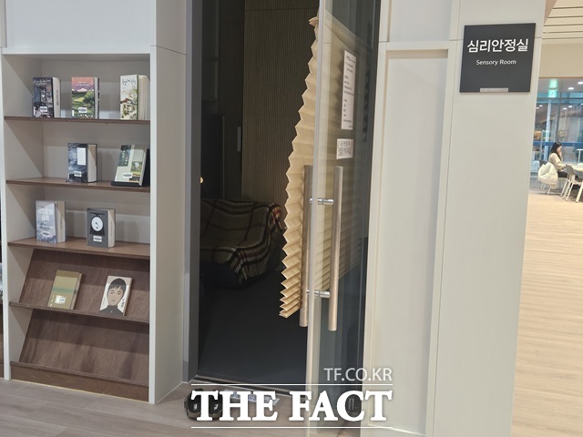 서울 강서구 등촌동 어울림플라자 지하 2층 도서관 내 심리안정실은 장애인의 도전적 행동 시 흥분을 가라앉히기 위해 마련된 방이다. /김명주 기자