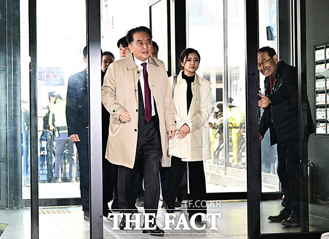 김영환 충북도지사가 17일 오전 서울 여의도 국민의힘 중앙당사에서 컷오프(공천 배제) 관련 입장을 밝히고 있다. /배정한 기자