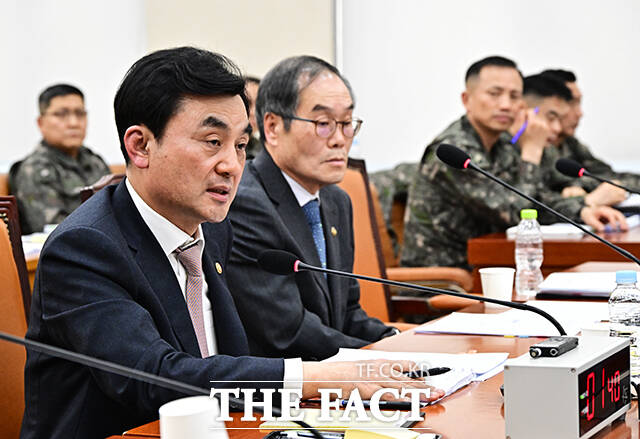 미국-이란 전쟁에 관련된 질의에 답변하는 안규백 국방부 장관.