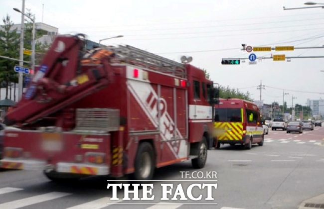 화재현장으로 출동하는 소방차 모습. /더팩트 DB