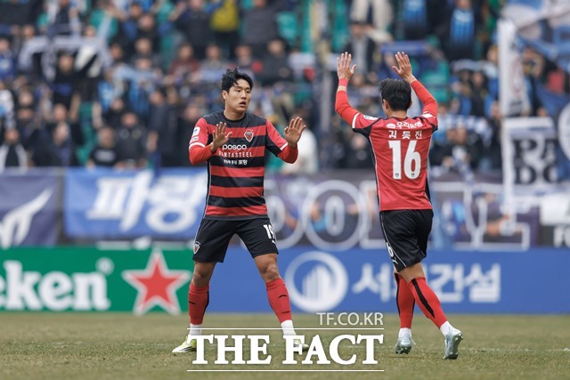 서울과 주중 경기에서 시즌 첫승에 도전하는 포항 선수들./K리그