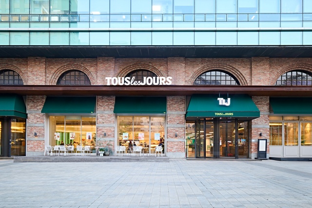 뚜레쥬르가 '뚜레쥬르 제일제당센터점'을 '뚜레쥬르 본점'으로 리뉴얼 오픈했다. /CJ푸드빌