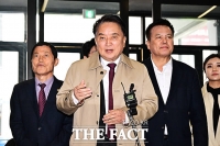  '컷오프' 항의하며 당사 찾은 김영환 충북지사…경찰은 구속영장 신청 [TF사진관]