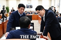  '호르무즈 해협 파병은?'...국방위에서 머리 맞댄 여야 [포토]