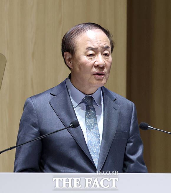 전영현 삼성전자 부회장 겸 DS부문장이 18일 오전 경기 수원 영통구 수원컨벤션센터에서 열린 제57기 삼성전자 정기 주주총회에 참석해 인사말을 하고 있다. /수원=임영무 기자