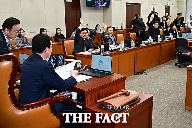 서범수 행안위 야당 간사를 비롯한 국민의힘 의원들이 ’중대범죄수사청 조직 및 운영에 관한 법률안’에 반대의사를 밝히고 있다.