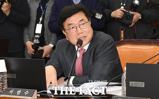 서범수 국민의힘 의원이 윤호중 행안부 장관에게 중수청법에 관해 질의하고 있다.