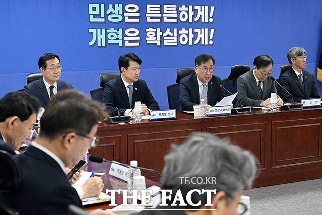 당정협의에서 모두발언하는 김윤덕 국토교통부 장관.