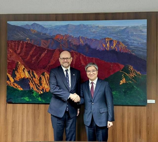 외교부에 따르면 김희상 G20 셰르파(정부대표)는 18일 방한한 마르친 프취다치 폴란드 대통령실 국제정책실장(왼쪽)을 면담하고 오는 12월 14~15일 미국 마이애미에서 개최되는 주요 20개국(G20) 정상회의 준비 관련 협력 방안을 논의했다. /외교부