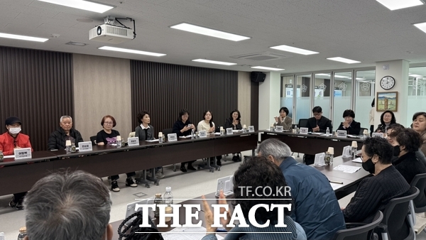 대전시 서구는 17일 서구의회 간담회장에서 보건복지부 기초의료보장과장과 사무관, 서구 관계자, 의료급여수급자 등 20여 명이 참석해 의료급여수급자 현장간담회를 진행했다. /대전시 서구