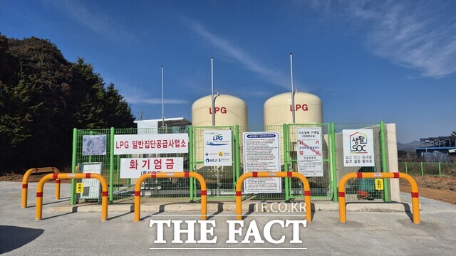 완도군 고금면 LPG 배관망 구축 사업으로 설치된 저장 탱크 모습. /완도군