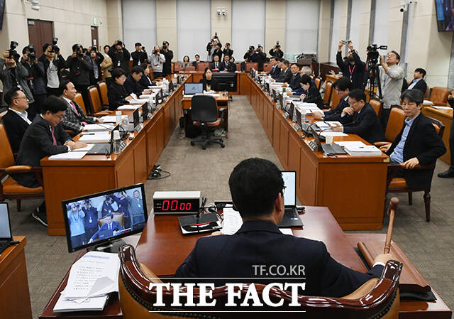 신정훈 행안위원장이 18일 오전 서울 여의도 국회 본관에서 열린 행정안전위원회 전체회의에 참석해 중대범죄수사청 설치법을 의결하고 있다. /국회=박상민 기자