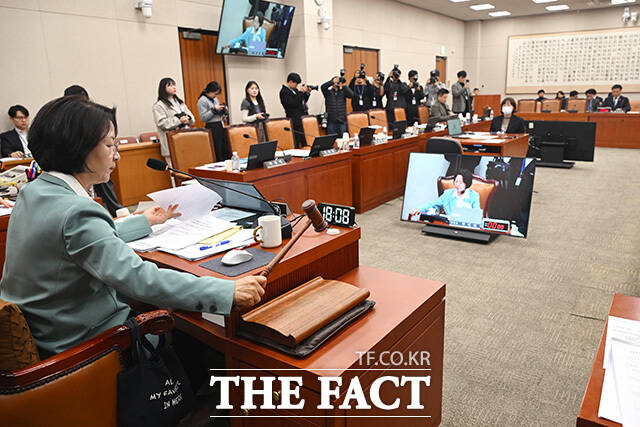 중수청·공소청법 법사위 통과.