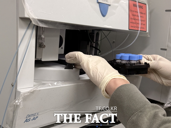 농업용수 수질분석 모습. /금산군