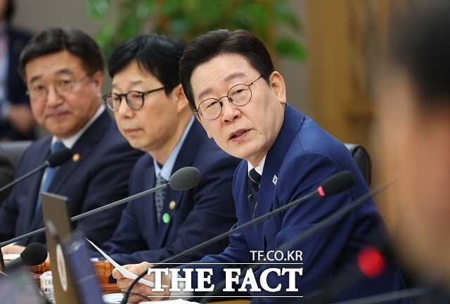 이재명 대통령은 18일 오후 청와대 본관에서 '자본시장 안정과 정상화 간담회'를 열고 주식시장 체질개선을 위한 4대 개혁방안을 발표할 예정인 가운데 자사주 소각 등 주주환원 강화 정책도 핵심 의제로 거론된다. /뉴시스