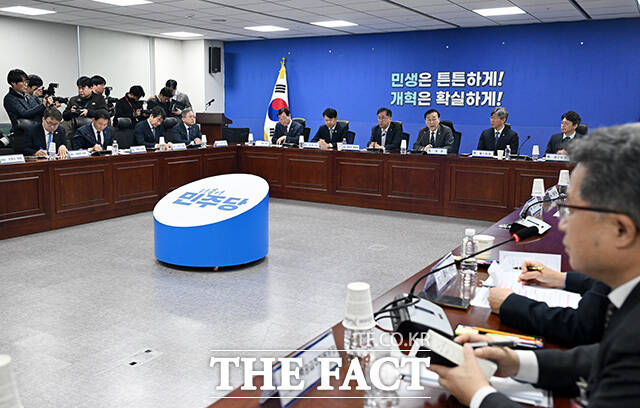 당정협의에서 모두발언하는 김윤덕 국토교통부 장관.