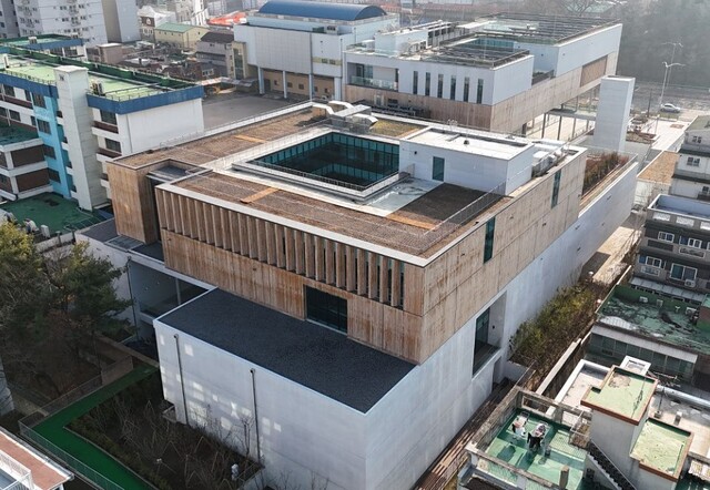 서울시에 따르면 강서구 등촌동에 위치한 배리어프리 복지문화복합시설 어울림플라자가 18일 개관했다. /서울시