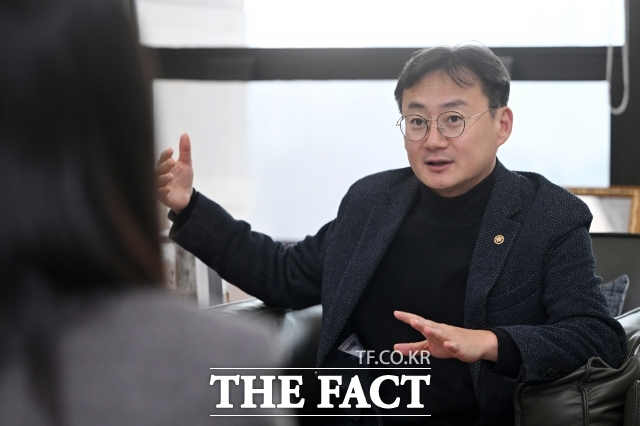 이관후 국회입법조사처장은 보고서 내용의 질뿐 아니라 가독성 있는 양식의 필요성도 강조했다. /서예원 기자