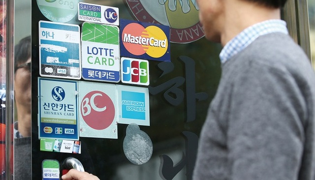 카드업계가 스테이블코인 상용화와 수익성을 놓고 셈법이 복잡하다. /뉴시스