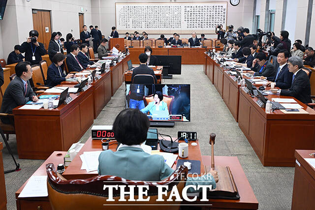 중수청·공소청법 법사위 통과.