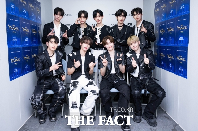 제로베이스원이 지난 15일 콘서트를 끝으로 9인 활동을 마무리한다. 이들은 5인 체제로 활동 2막을 연다. 사진은 지난해 9월 열린 2025 TMA 참석 당시 모습. 김규빈 김지웅 장하오 리키 박건욱 김태래 성한빈 한유진 석매튜(왼쪽 위부터 시계 방향) /마카오=박헌우 기자