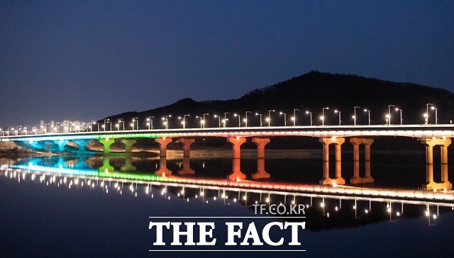 구미시 산호대교 야간경관. /구미시