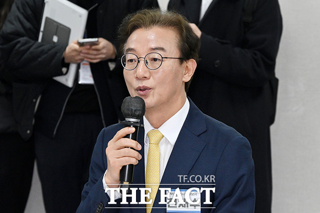 6.3 지방선거 부산시장 출마를 선언한 전재수 더불어민주당 의원이 17일 오전 서울 여의도 더불어민주당 중앙당사에서 열린 광역단체장 후보 면접에 참석해 발언을 하고 있다. /남용희 기자