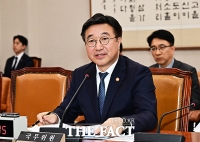  법사위 출석한 윤호중 장관 [포토]