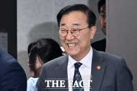  환한 미소 지으며 당·정협의회 참석하는 김윤덕 장관 [포토]