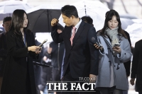  지지자들에게 주먹 쥐어 화답하는 오세훈 [TF사진관]