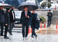  밝은 표정으로 법원 출석하는 오세훈 [포토]