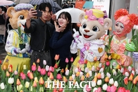  에버랜드 캐릭터들과 함께 '셀카' [포토]